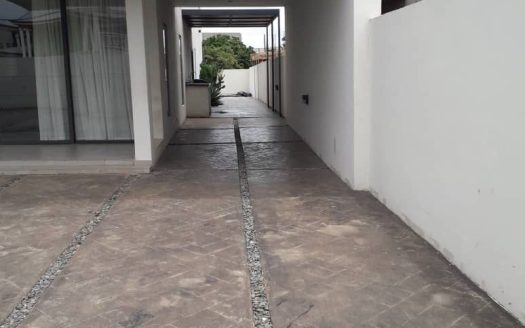 4 Bedroom house for sale at Tse addo