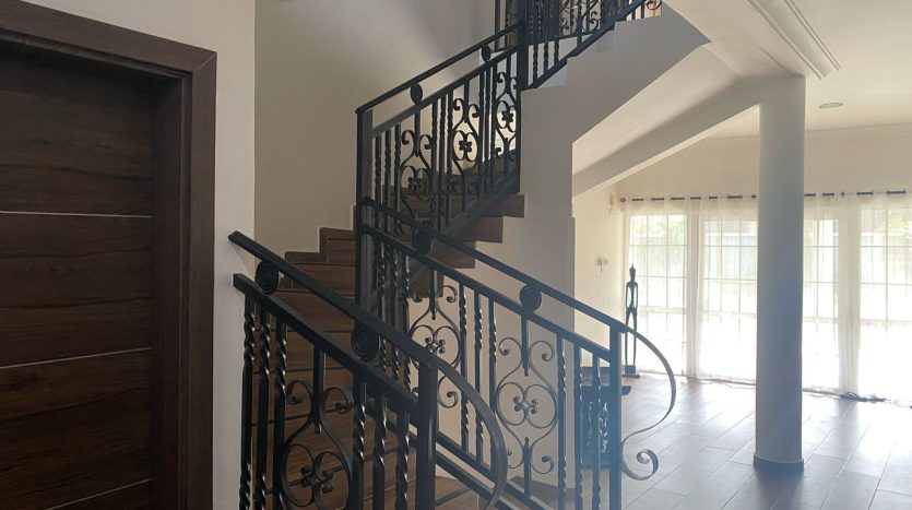 5 Bedroom House for sale art Oyarifa